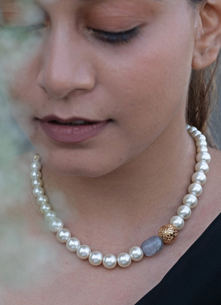 Do Taara White Pearl NecklaceFabilicious Fashion