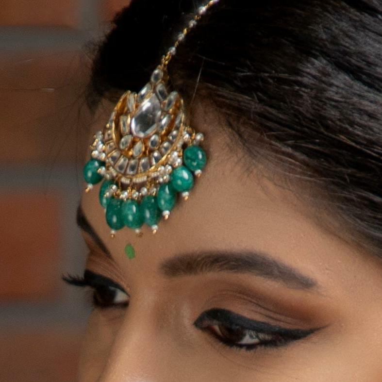 Big Stone Maang Tikka In Green Kalyani Indian Jewelry