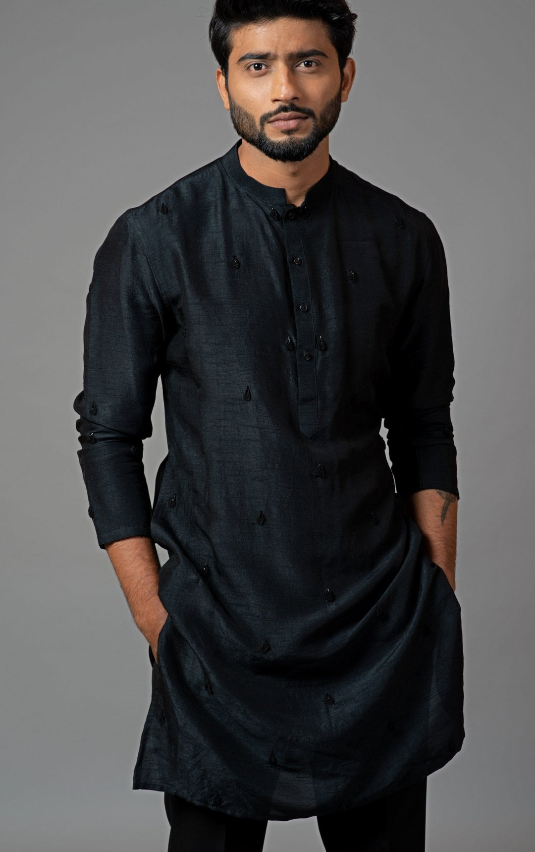 Black Kurta With Leaf Embroidery Smriti - Fabilicious Fashion