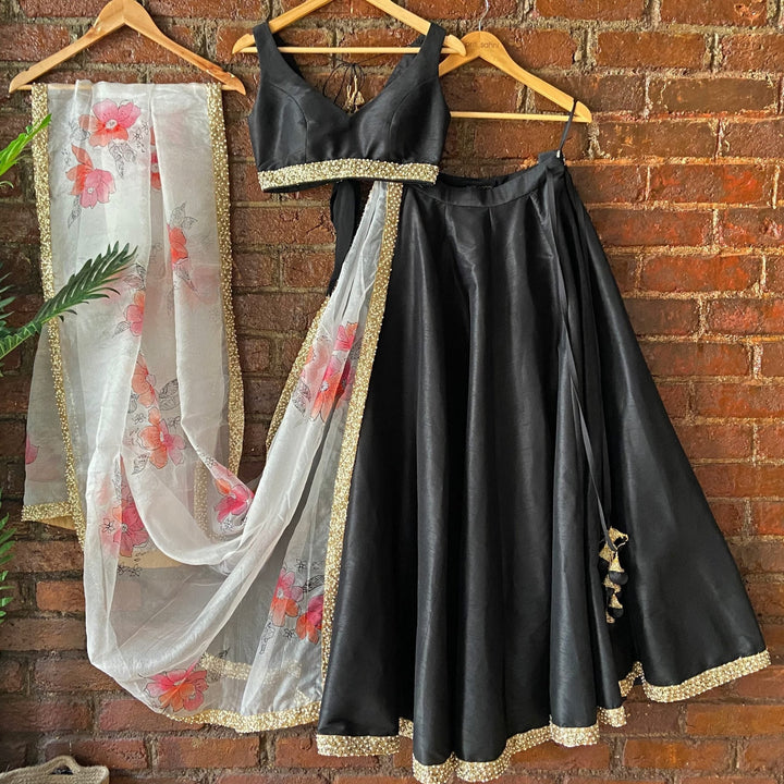 Black lehenga Set With Ivory Hand Painted Dupatta Priti Sahni - Fabilicious Fashion