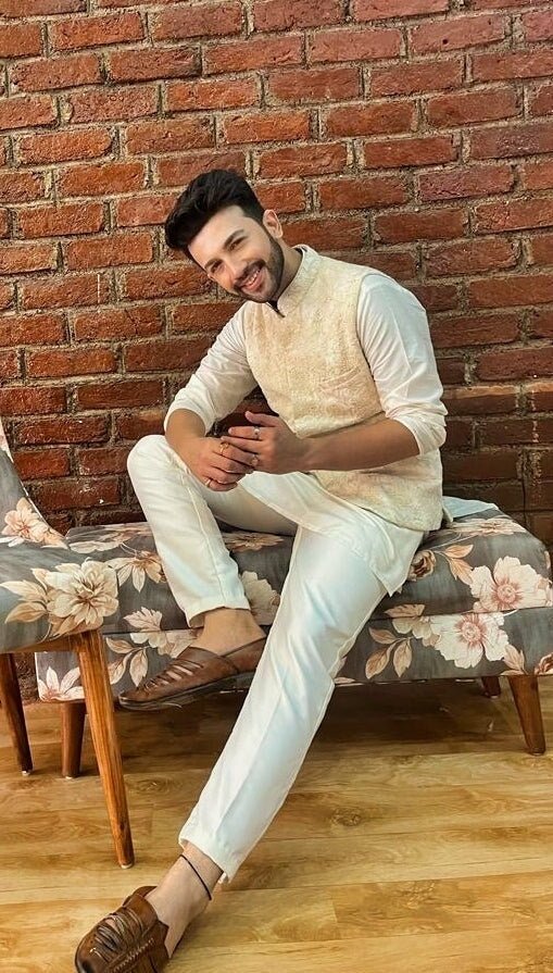 Ivory Cotton Silk Kurta And Pant Set With Vest Priti Sahni - Men - Fabilicious Fashion