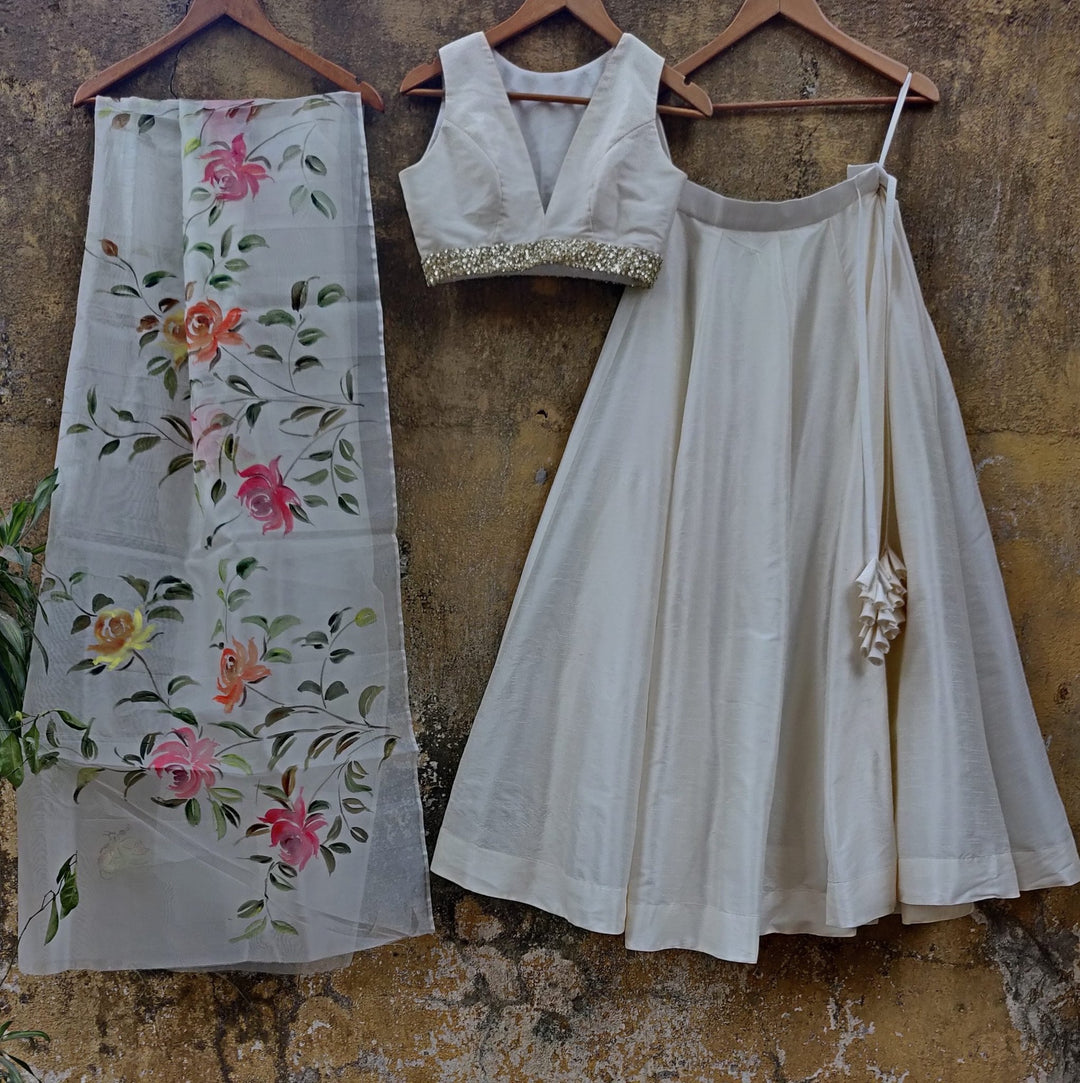 Ivory lehenga With Hand Painted Dupatta Priti Sahni - Fabilicious Fashion
